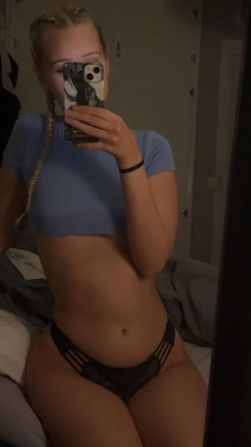 Thumbnail Malin_e's Alluring Invitation: Vill du knulla en 18 åring som mig