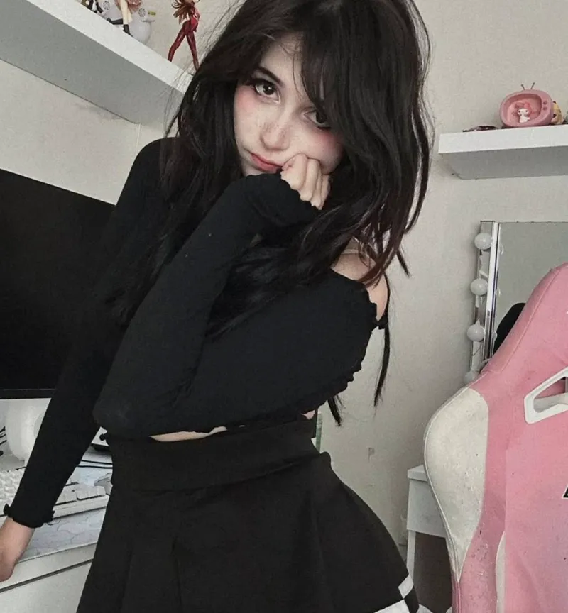 Thumbnail SulakAlNanna, an 18-year-old Question: Smash or Nahh?