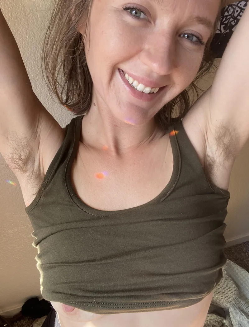 Thumbnail SpitInMyMouth420_: Hot Weather and Unshaved Pits