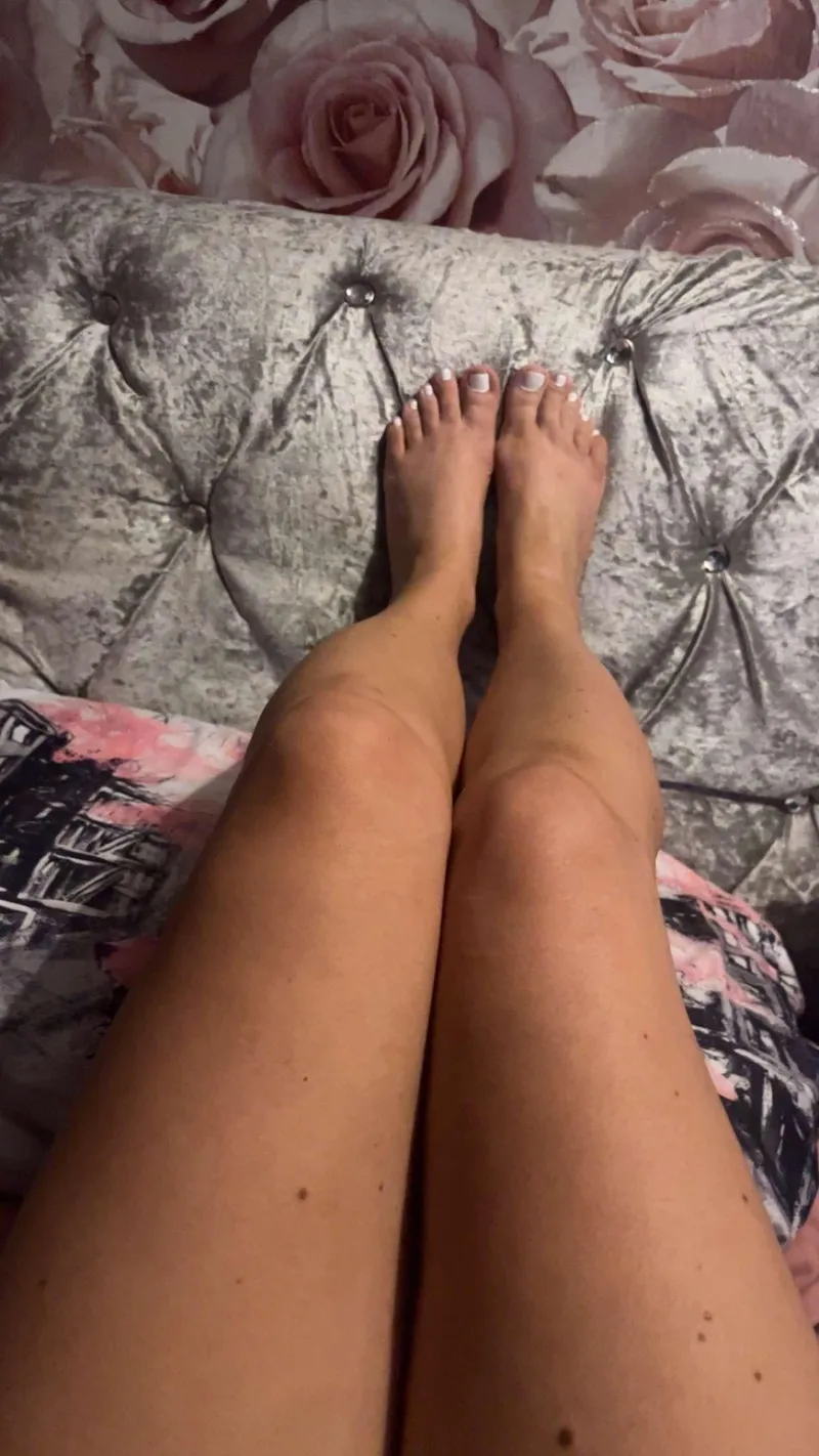 Thumbnail MILF Monday: Leg Confidence Boost | amelia-rose85