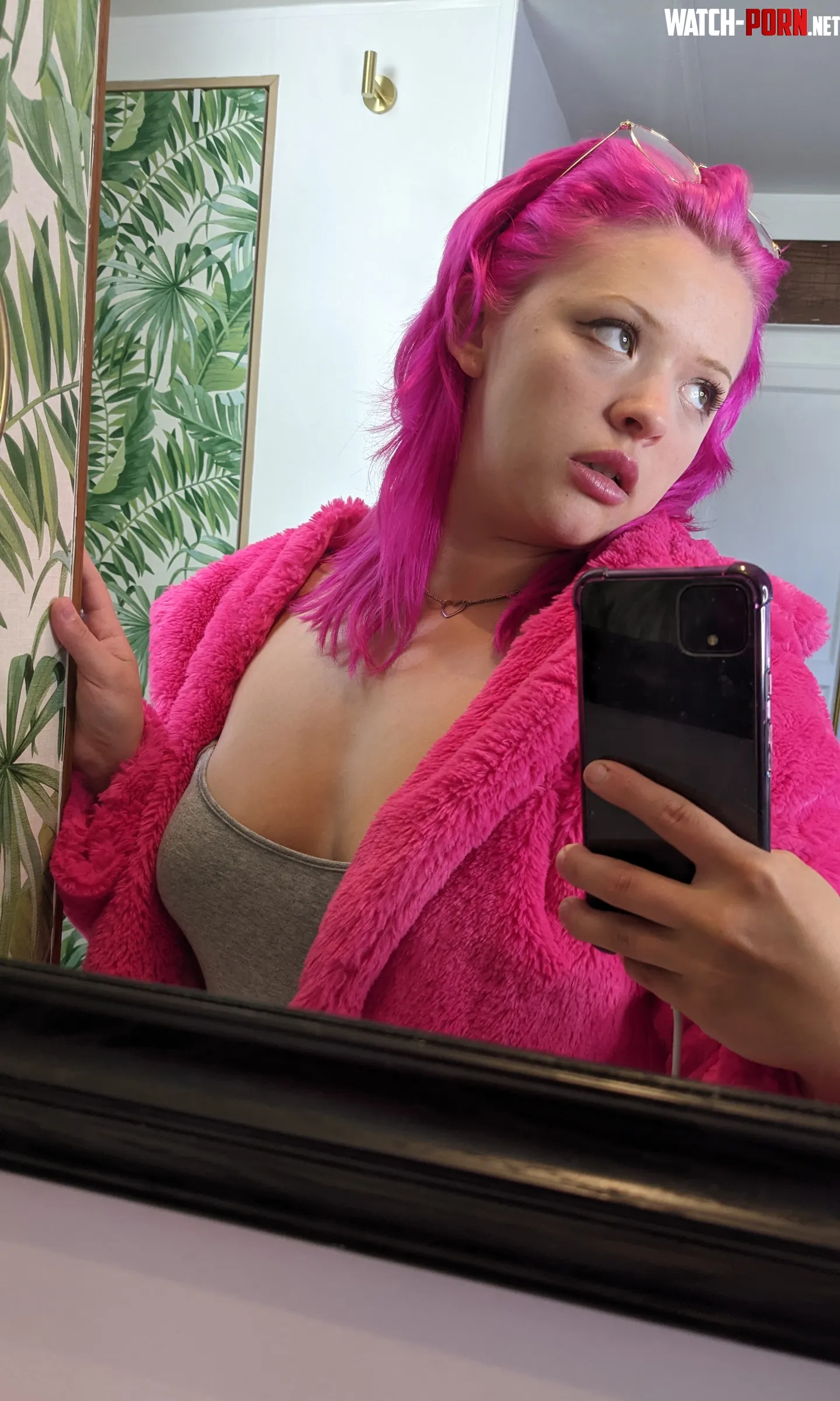 Hot pink is fun. by cupcakesprinkles98
