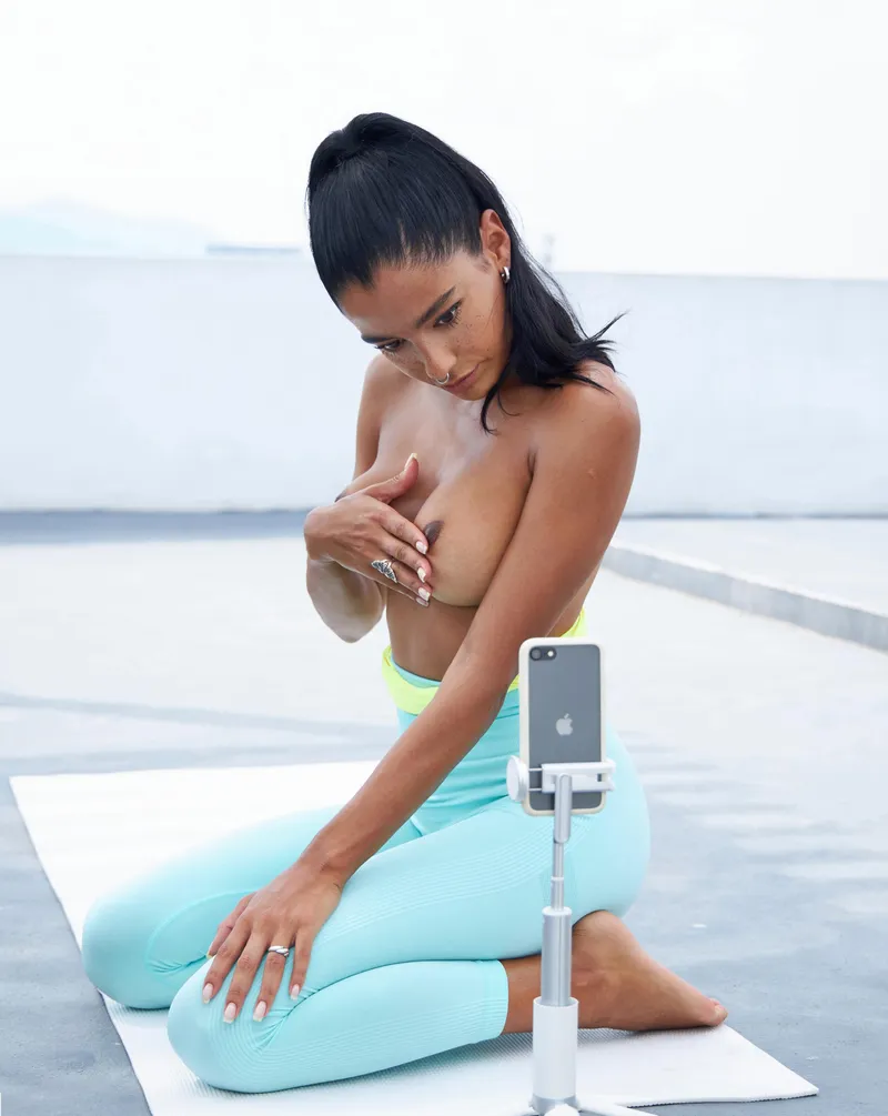 Thumbnail BrownAshXO Offers One Night with Her in Yoga Pants