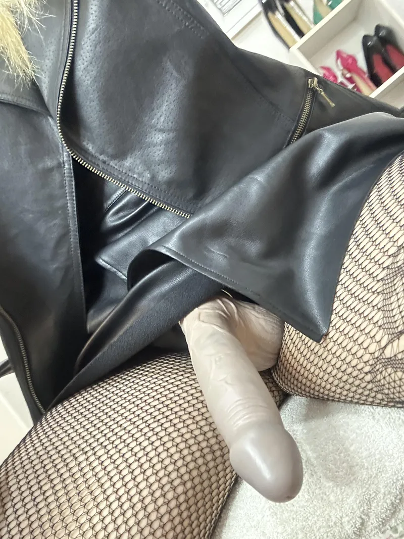 Thumbnail Sabine_heelsland: The Best Morning Start in LadiesInLeather Fashion