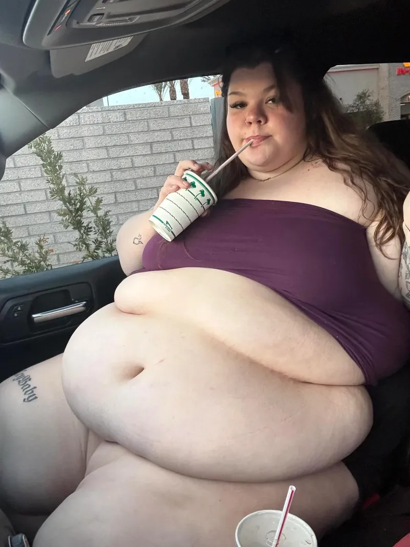 Thumbnail Greedygirlmariee: Fed and Ready for Breeding Challenges