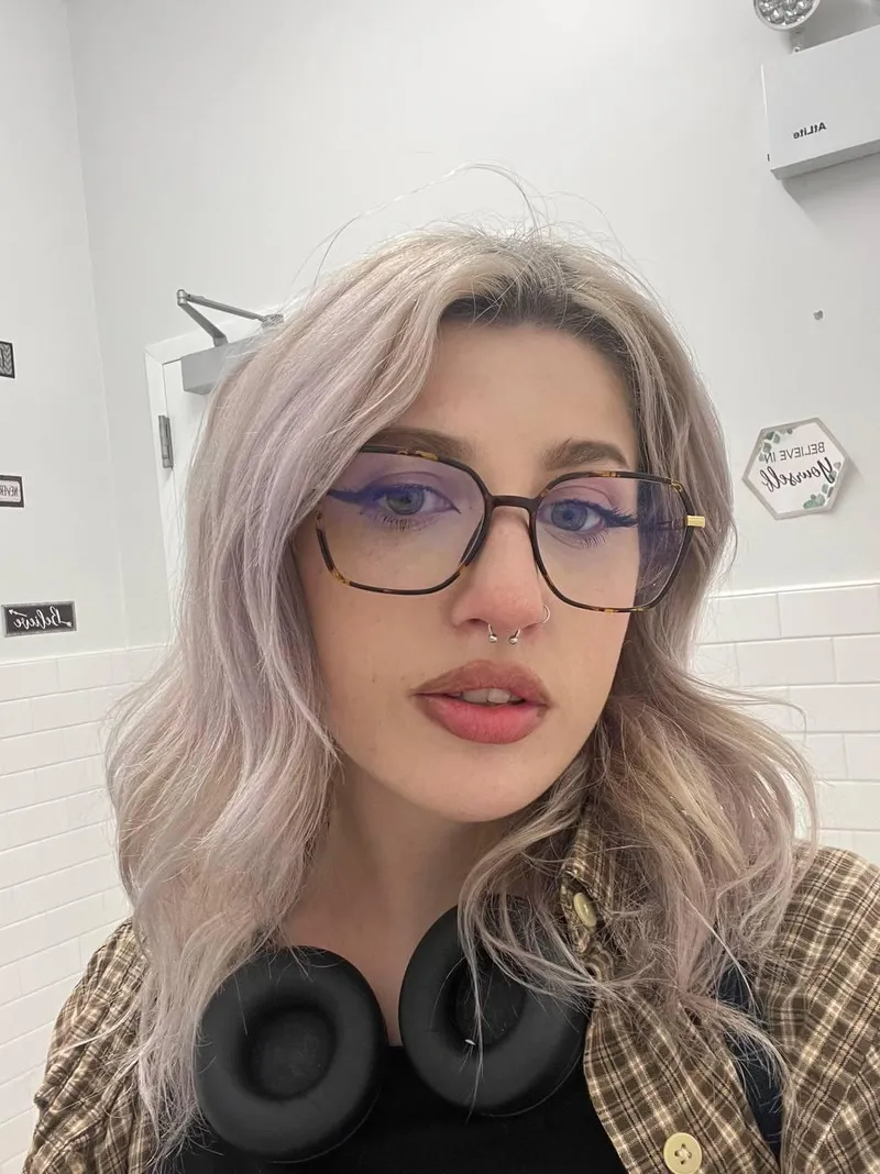 Thumbnail VelvetFairyDust Shares a Selfie Pause - A Peek into Life as a Blonde
