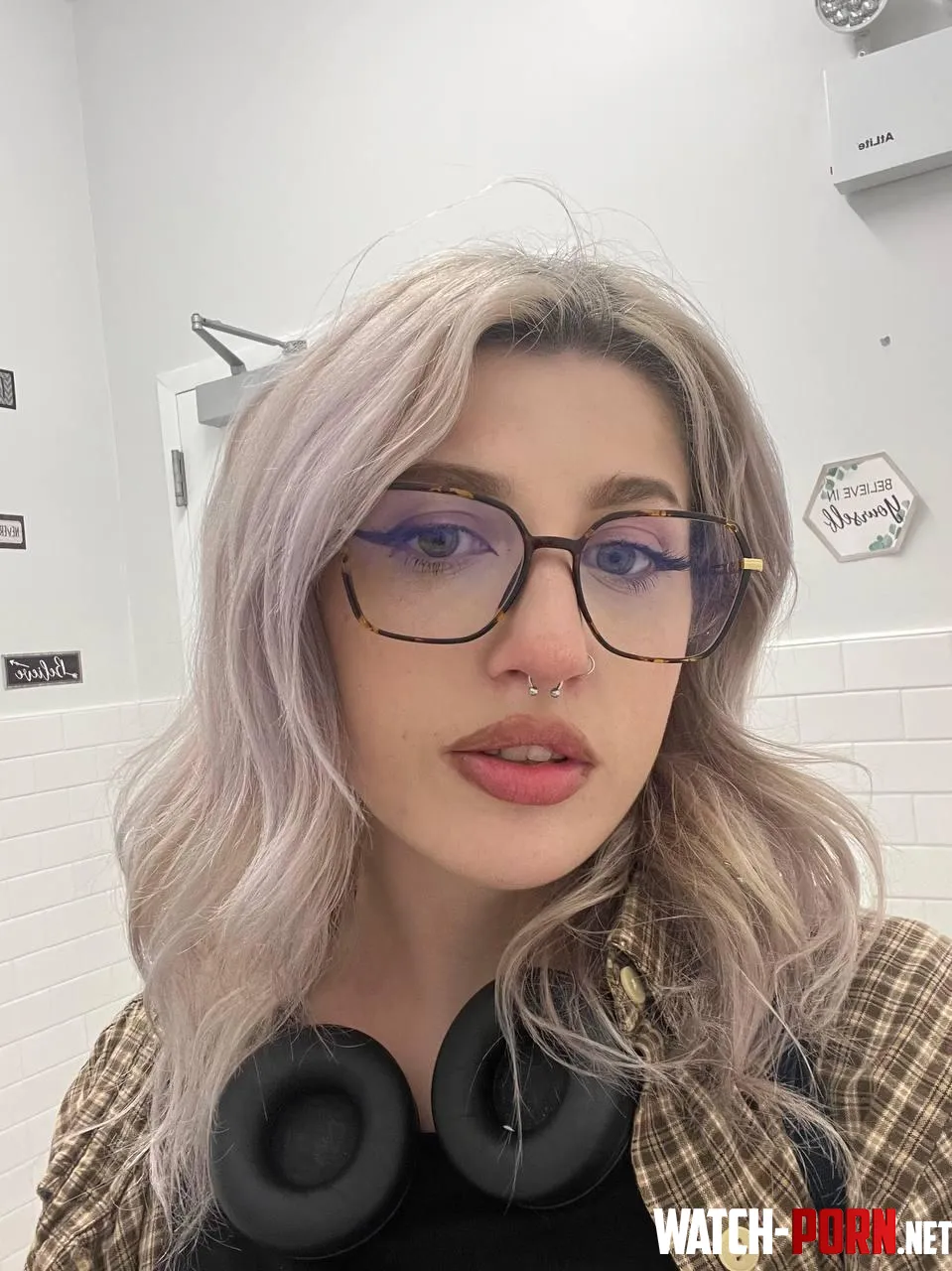 paused between playlists and took a selfie, figured i’d share by velvetfairydust