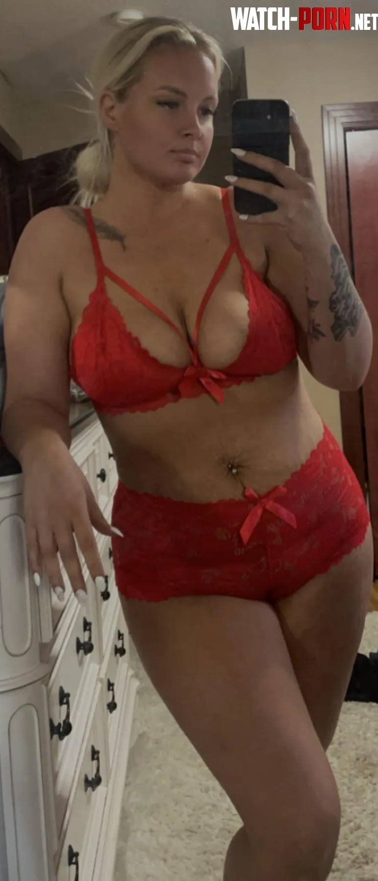I love red when I’m tan by ShaeRylee