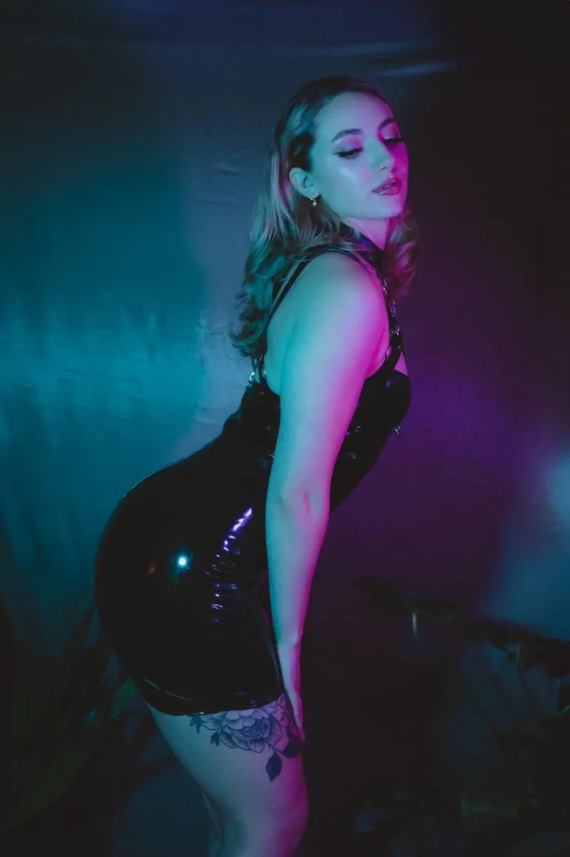 Thumbnail Worship the Beautiful Latex Goddess | worshipavaonyx | ShinyPorn