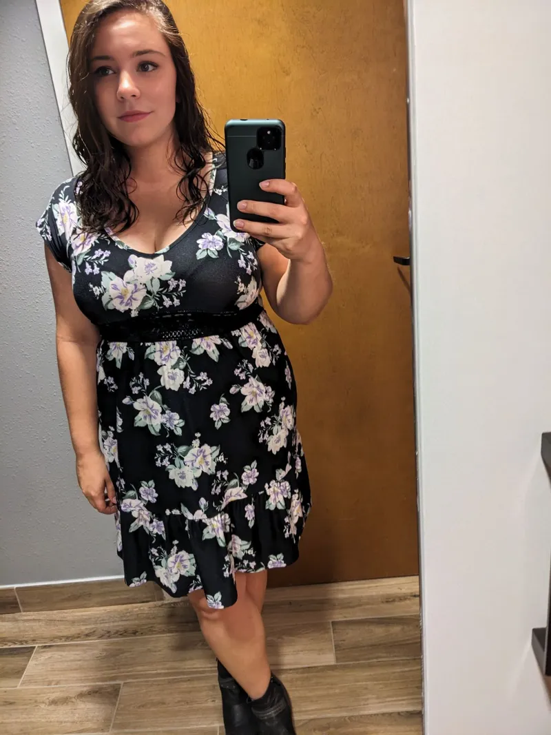 Thumbnail Effective-Handle6530: Chubby Confidence in Dresses