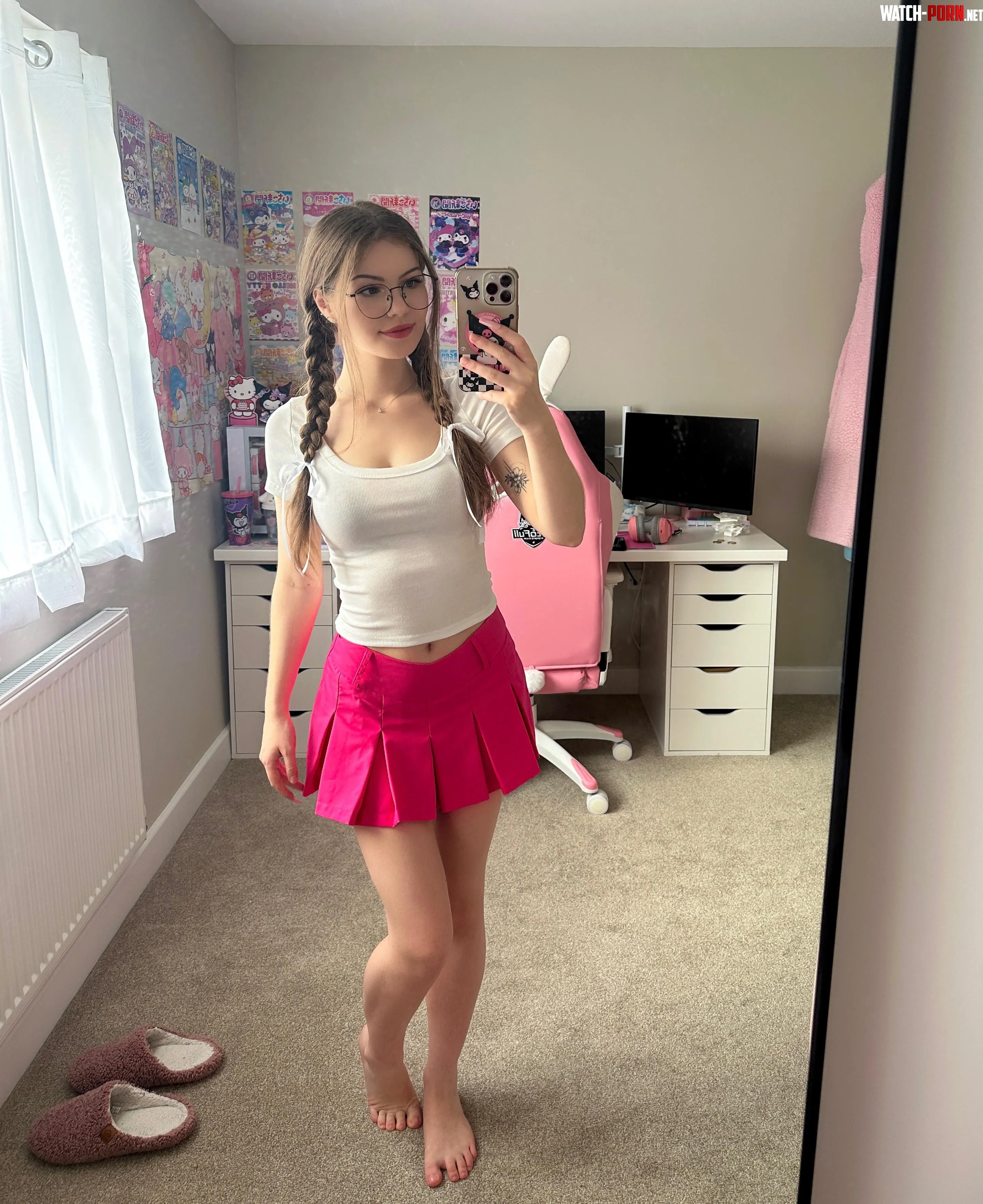I love how my legs look in a skirt! <3 by delbabyx