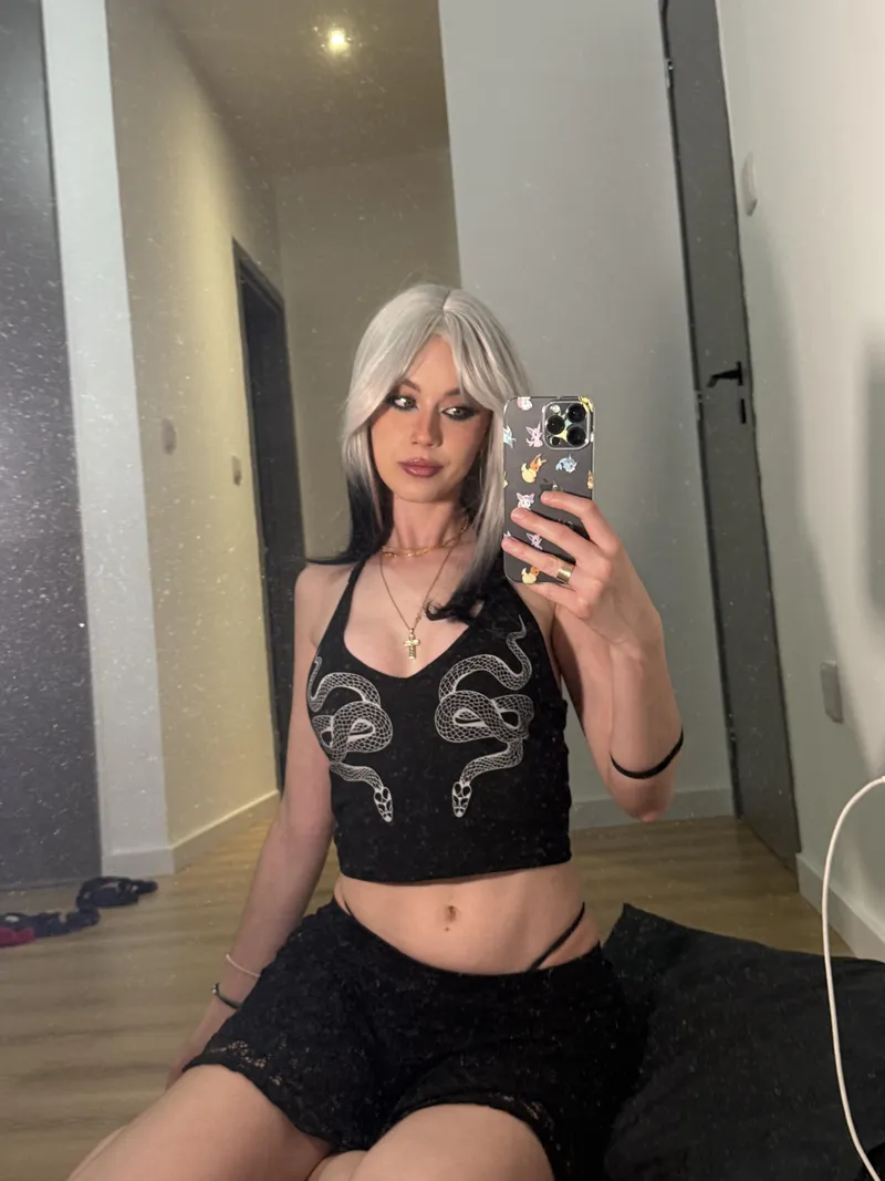 Thumbnail Exploring Loneliness: Justacutienere's Story in SceneGirls Community