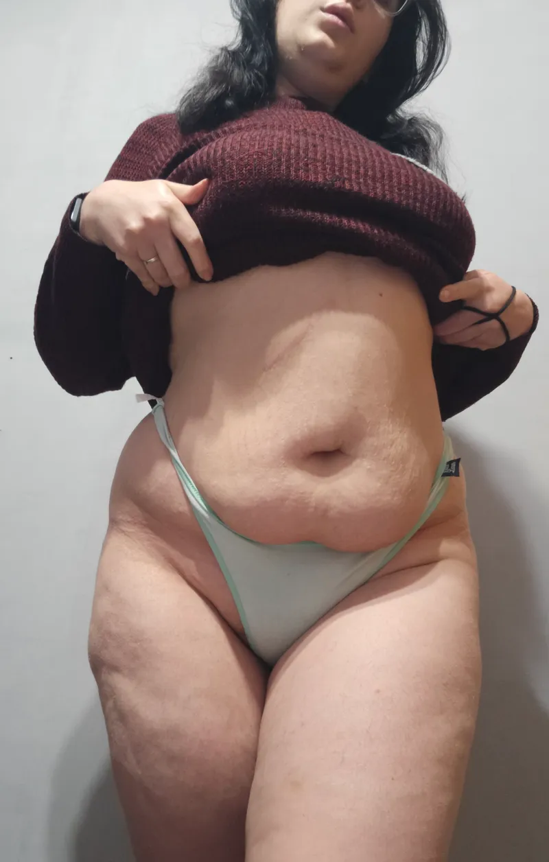 Thumbnail Seductive Curves: Redheadsweett's Alluring Morning