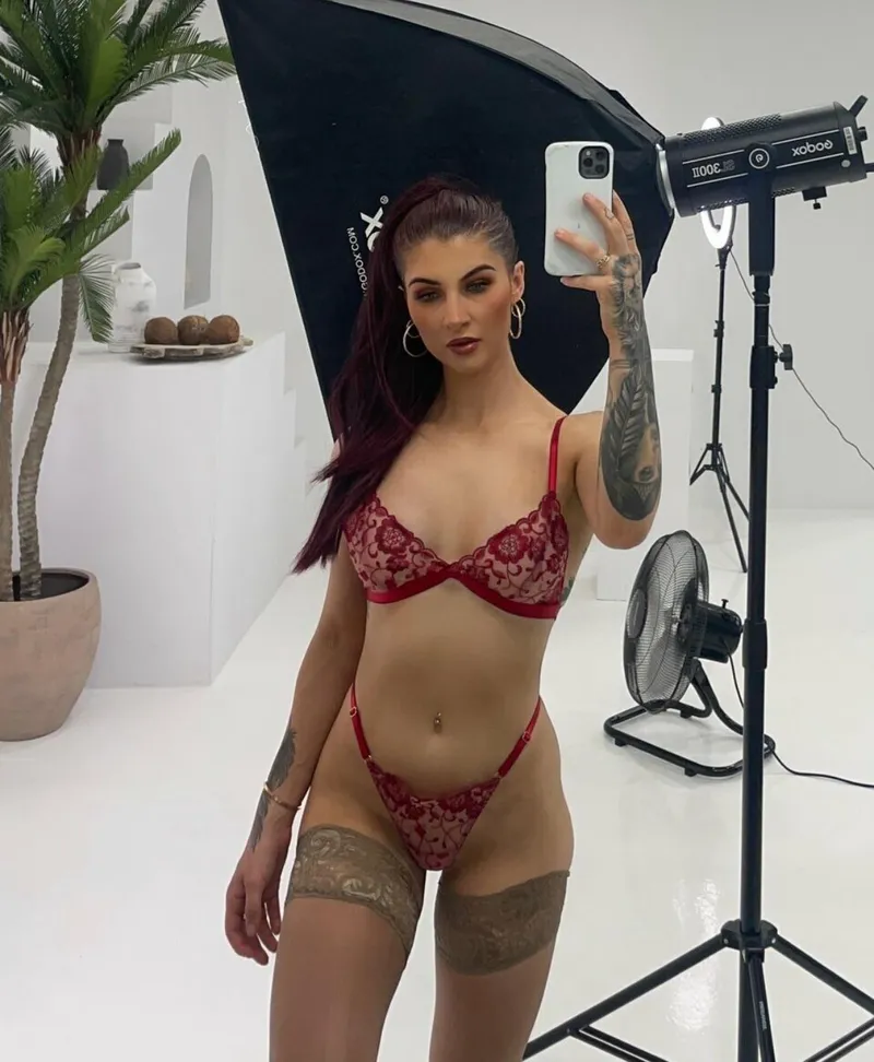 Thumbnail Set Selfies: Showcasing Red Lingerie Glam | itis_annn