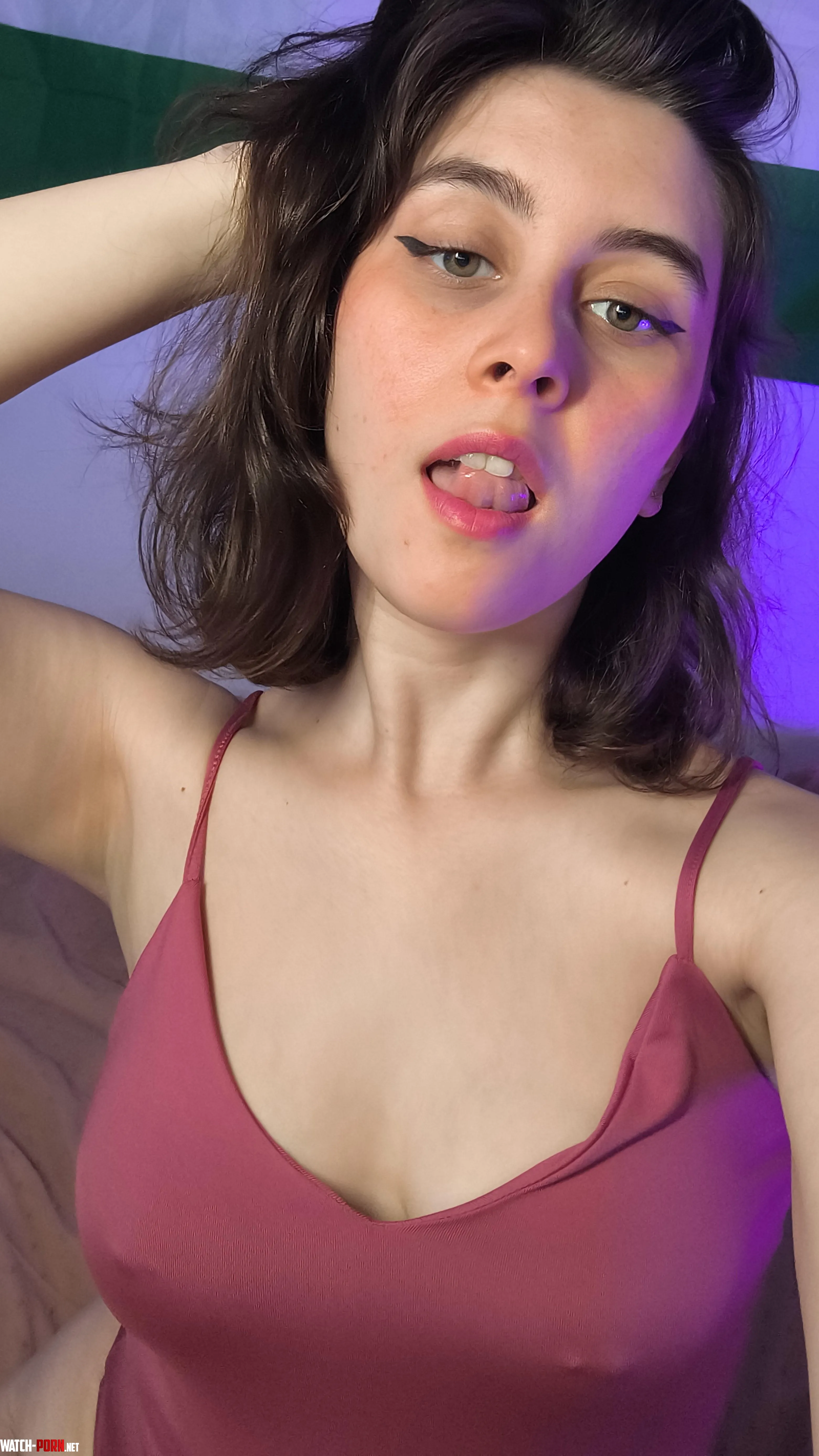 Would this comfortable cleavage steal your attention? F22 by efosy