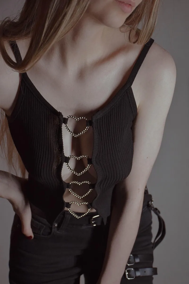 Thumbnail Buonbella Takes the Braless Plunge - Ready for the Day