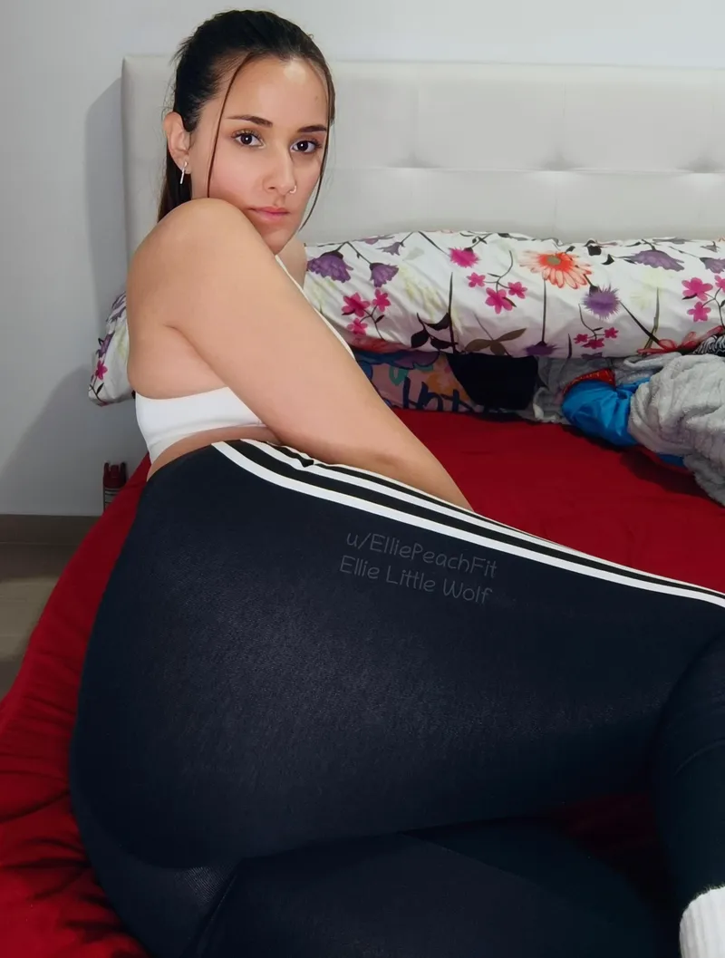 Thumbnail Unexpected Surprises: Discovering Wet Legging Revelations