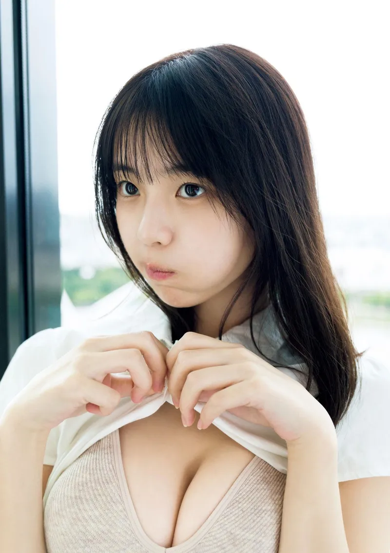 Thumbnail Quirky_Fun440 Explores Hina Kikuchi's Graceful Aura | Gravure