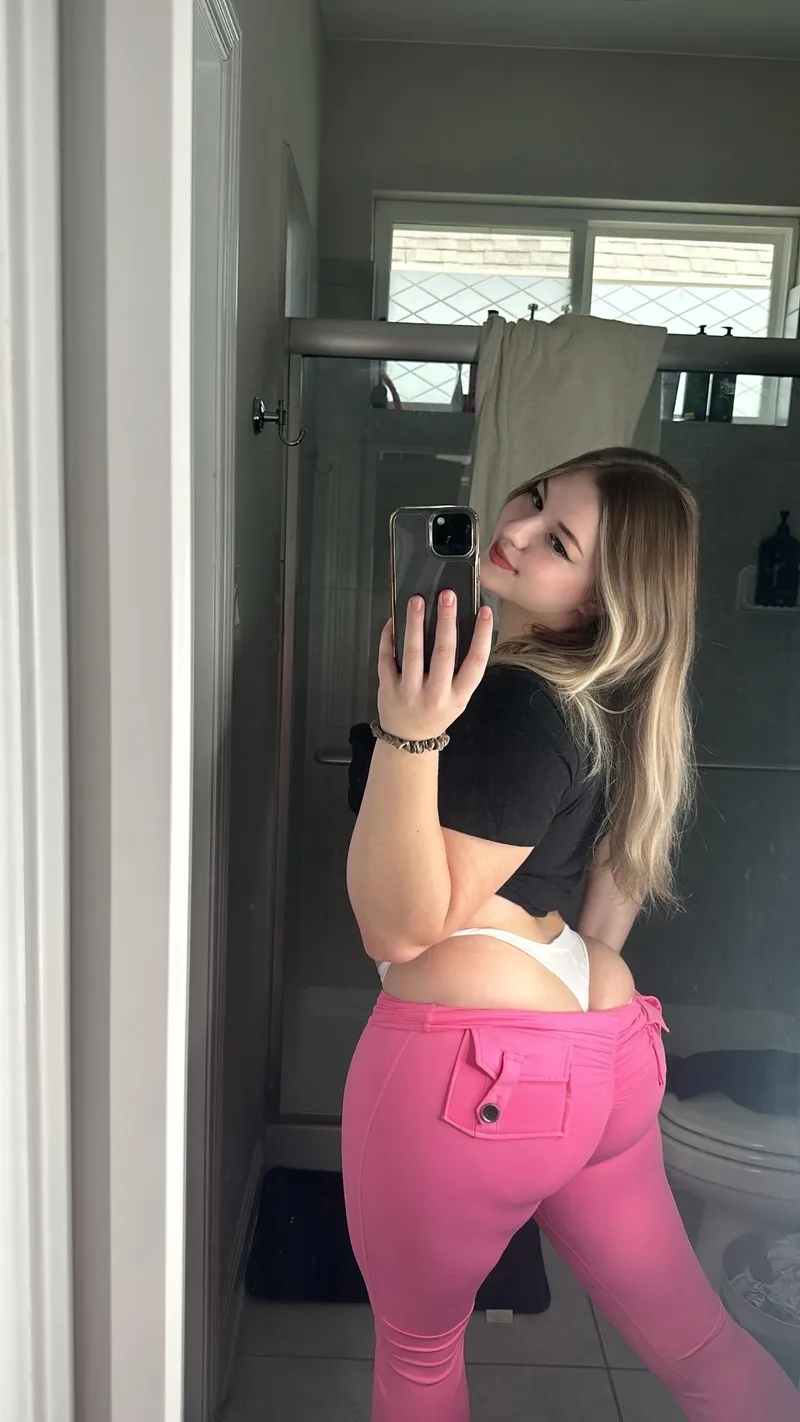 Thumbnail Mommyxeena Showcases a Big College Teen Gyattt | Barely Legal Teens