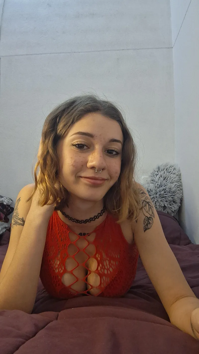 Thumbnail Short Hair Seduction: Discover the Big Titty Allure | bbbellaxx
