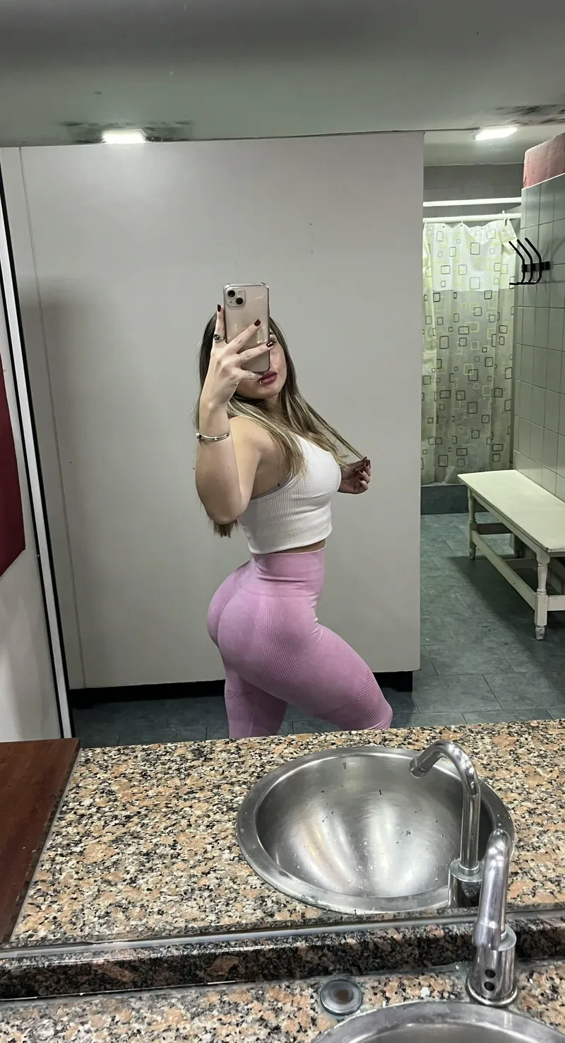 Thumbnail BeautifulThot's Provocative Photo Shoot: A Feast for Eyes