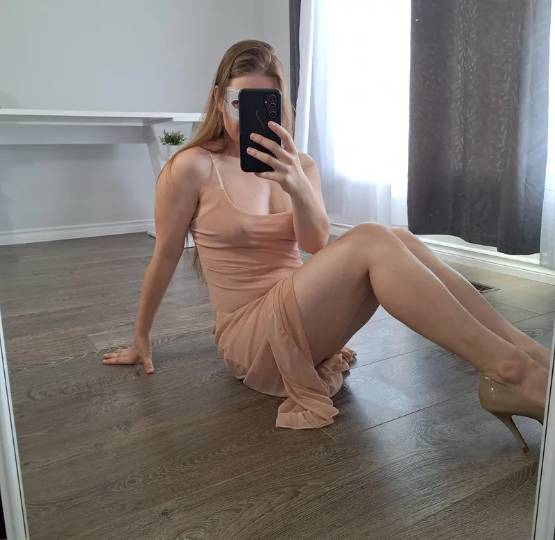 Thumbnail Floor Display of Stunning Legs | MaskedModel4U