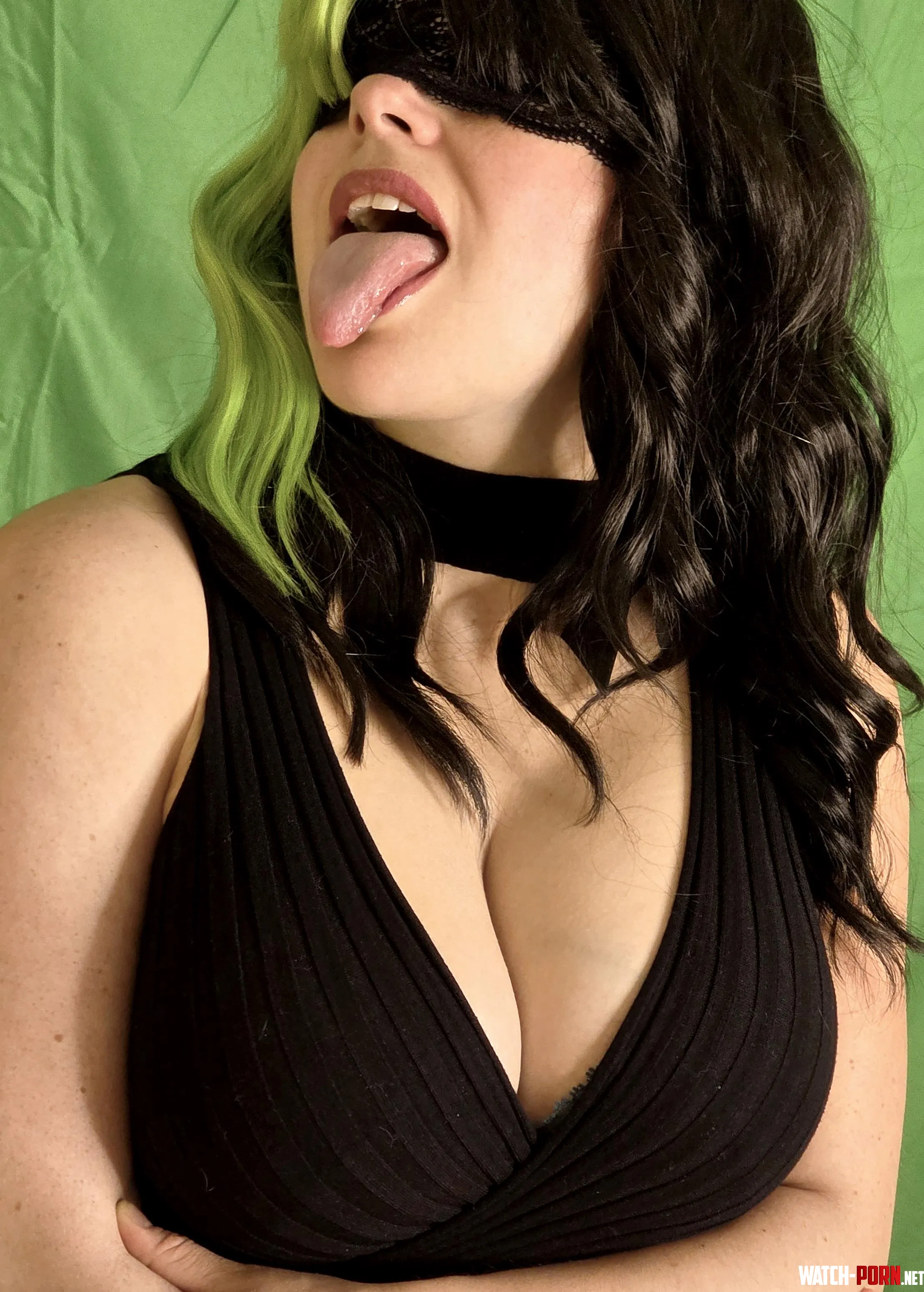 I find this top can really make things pop. :> by MazaFox94