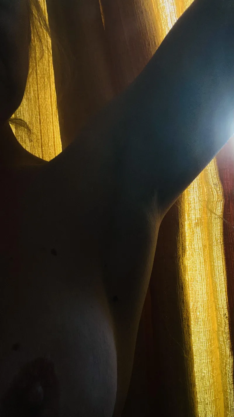 Thumbnail AnnaDalfuogo: The Allure of Early Morning in ArmpitFetish