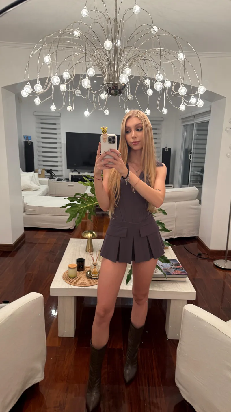 Thumbnail NovaPaintss Ready for a Classy Date