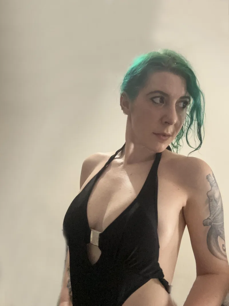 Thumbnail Sirenskiss3: Delving into Sensuality with @sirenskiss3 on Instagram