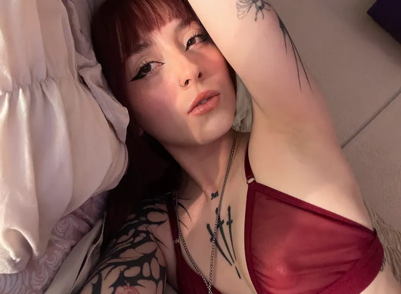 Thumbnail noodledoodl32 Invites You to Appreciate the Smoothness - Dive Into Armpit Fetish