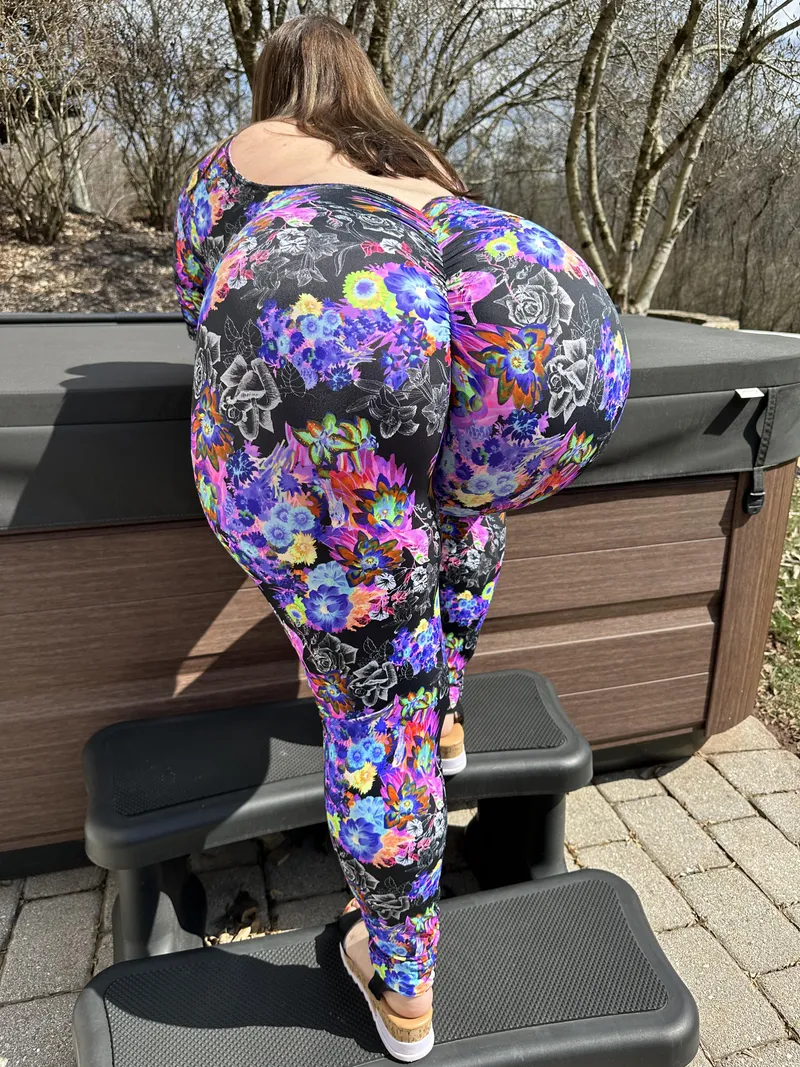 Thumbnail Brighten Your Day with WynterLoveBBW's Radiant Charm