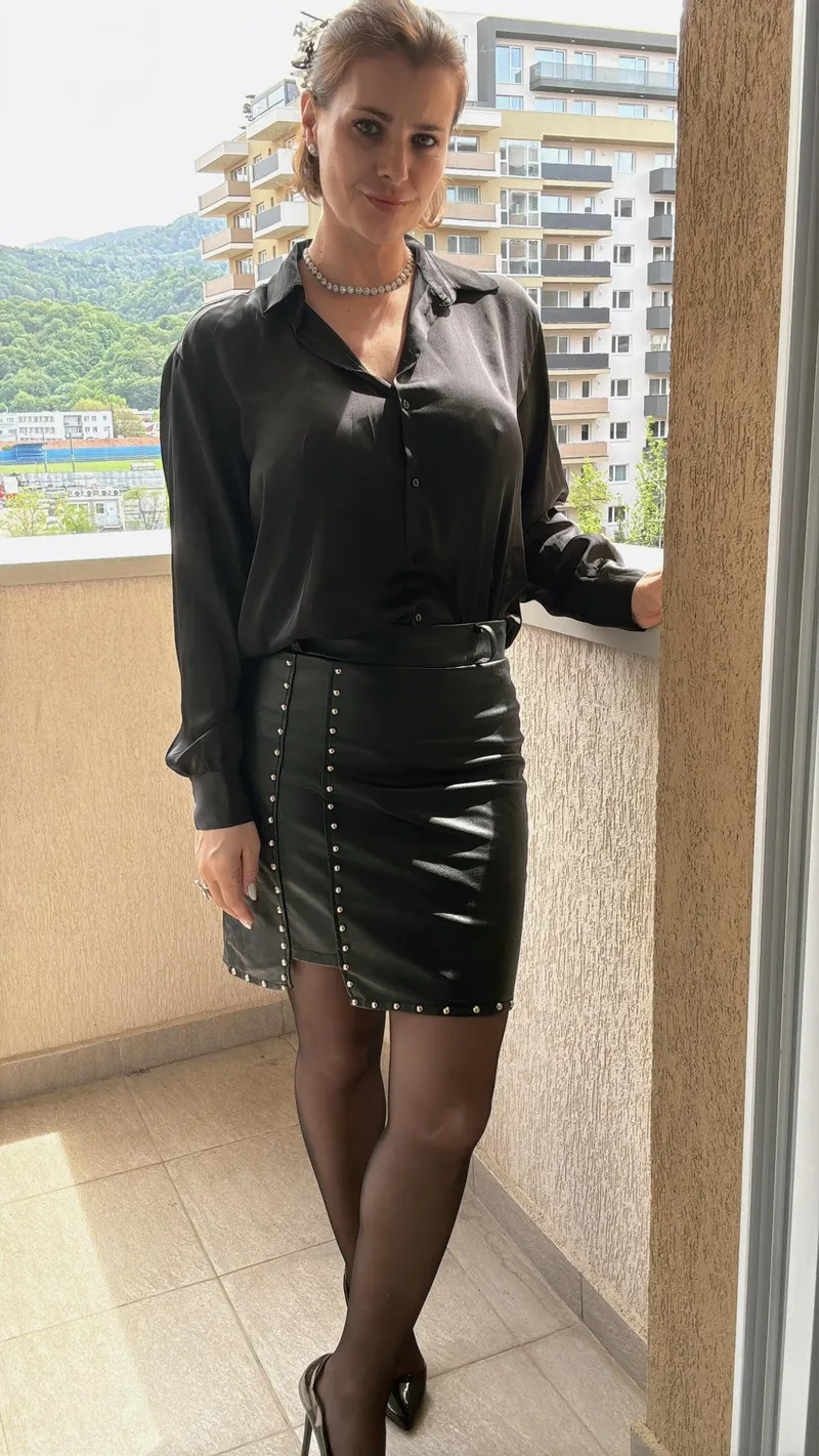 Thumbnail Embracing Braless Freedom at Work | Flower-Marie
