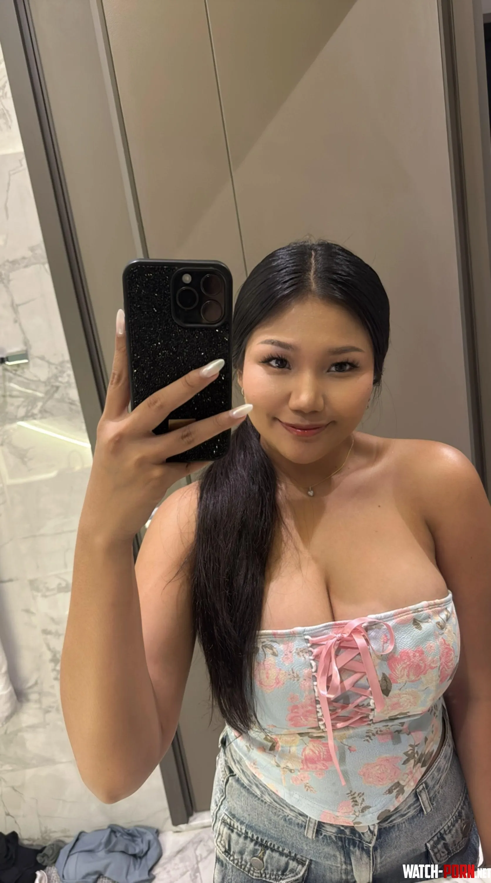 Will you ever consider dating a chubby Thai? by thaibabe_11