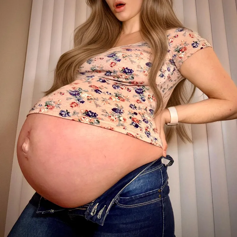 Thumbnail UrNewMami's Tight Fit in Size 1 Jeans While Pregnant