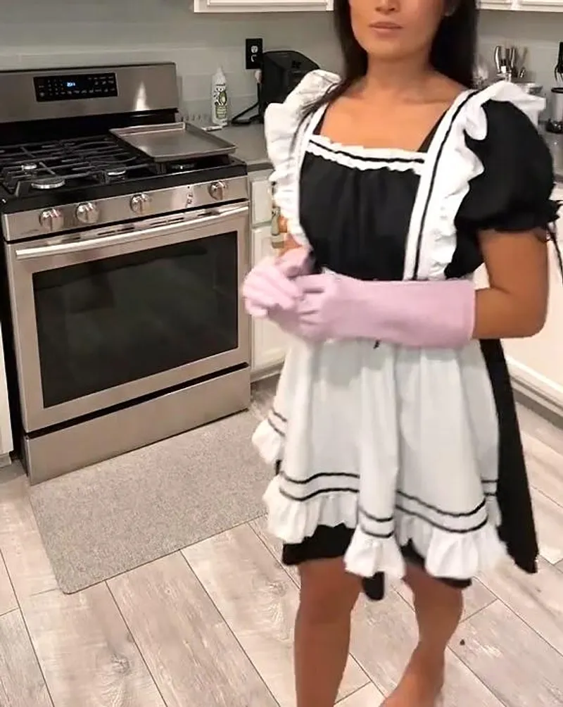 Thumbnail Hiring an Asian Maid: sunshinemaidxo's Story