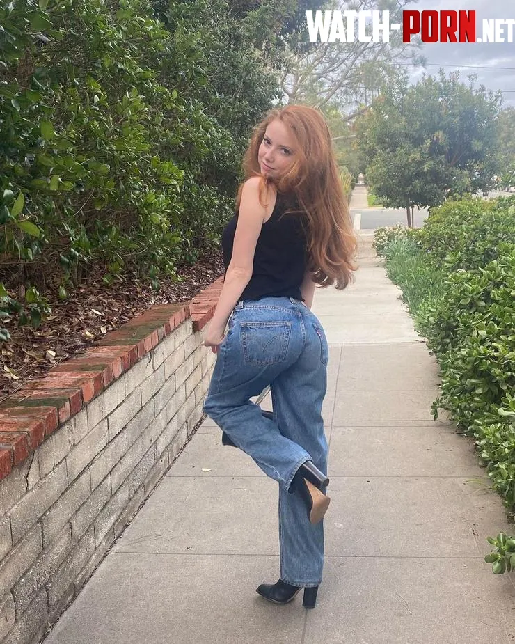Francesca Capaldi by QUEENREDLILI