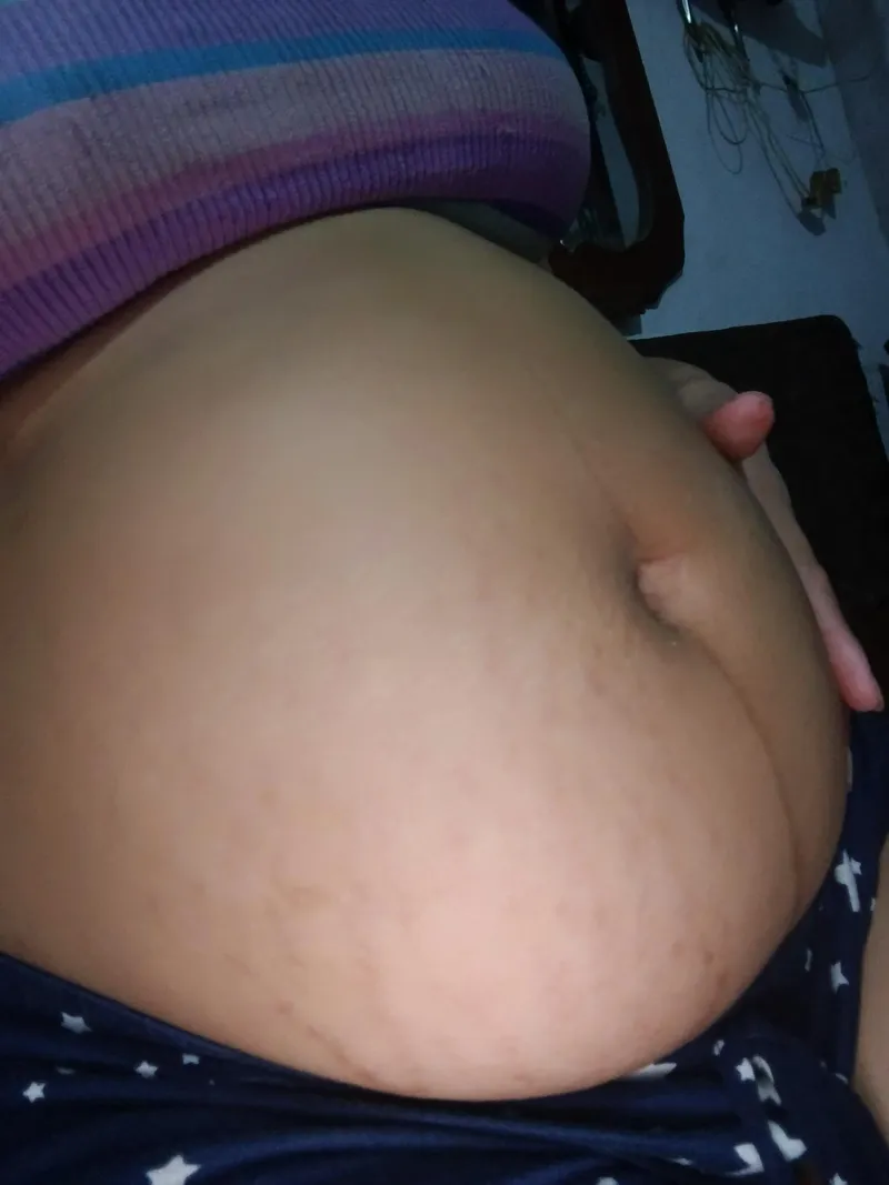Thumbnail akmv1312 Proudly Displays Her Big Pregnant Belly
