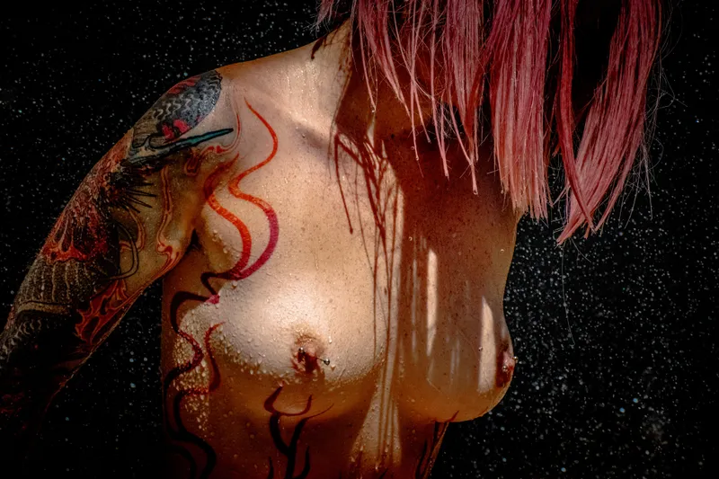 Thumbnail scarlett_browne Captures the Essence of Neon