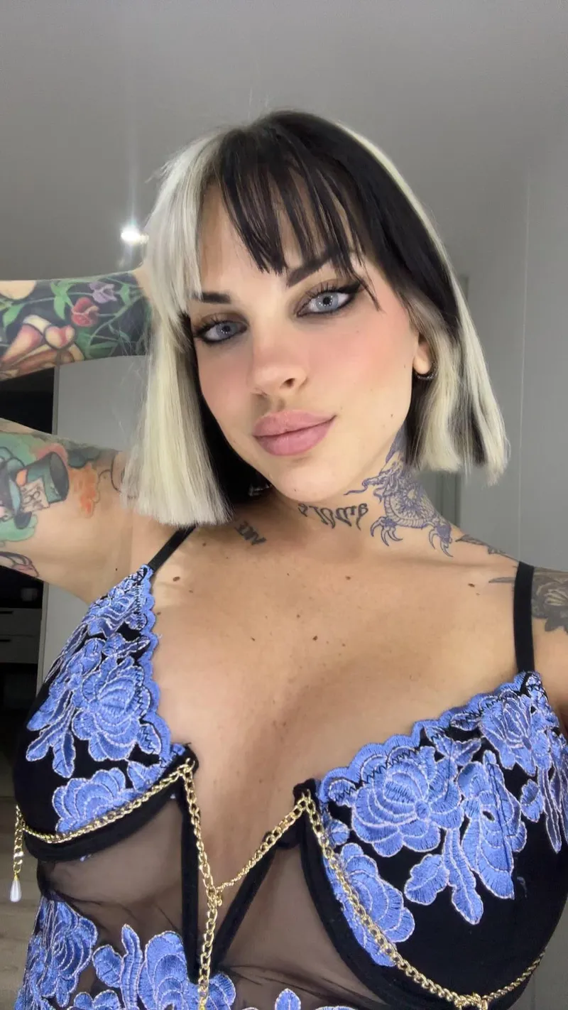 Thumbnail shorthairchicks: ottaviia's Love for Short Hair Length