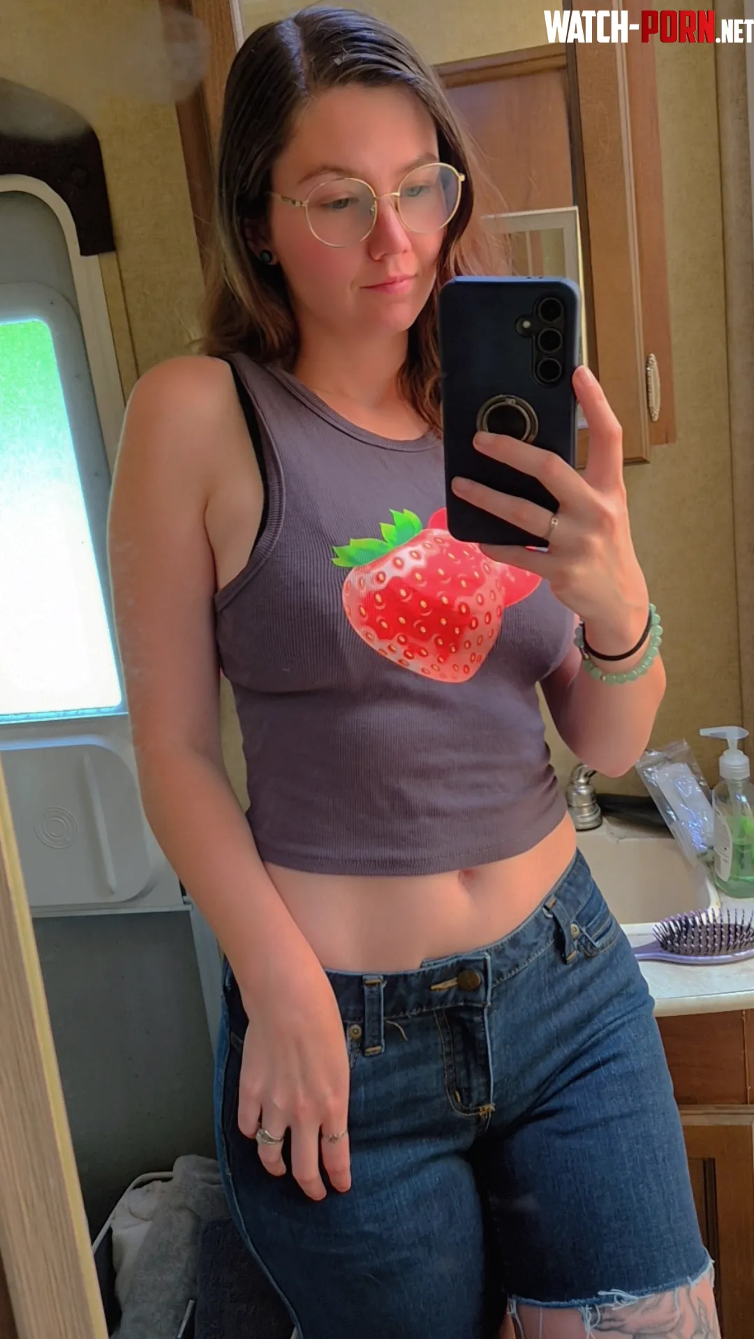 My favorite summer crop top 🍓 31f by Jess_Rabbit6162