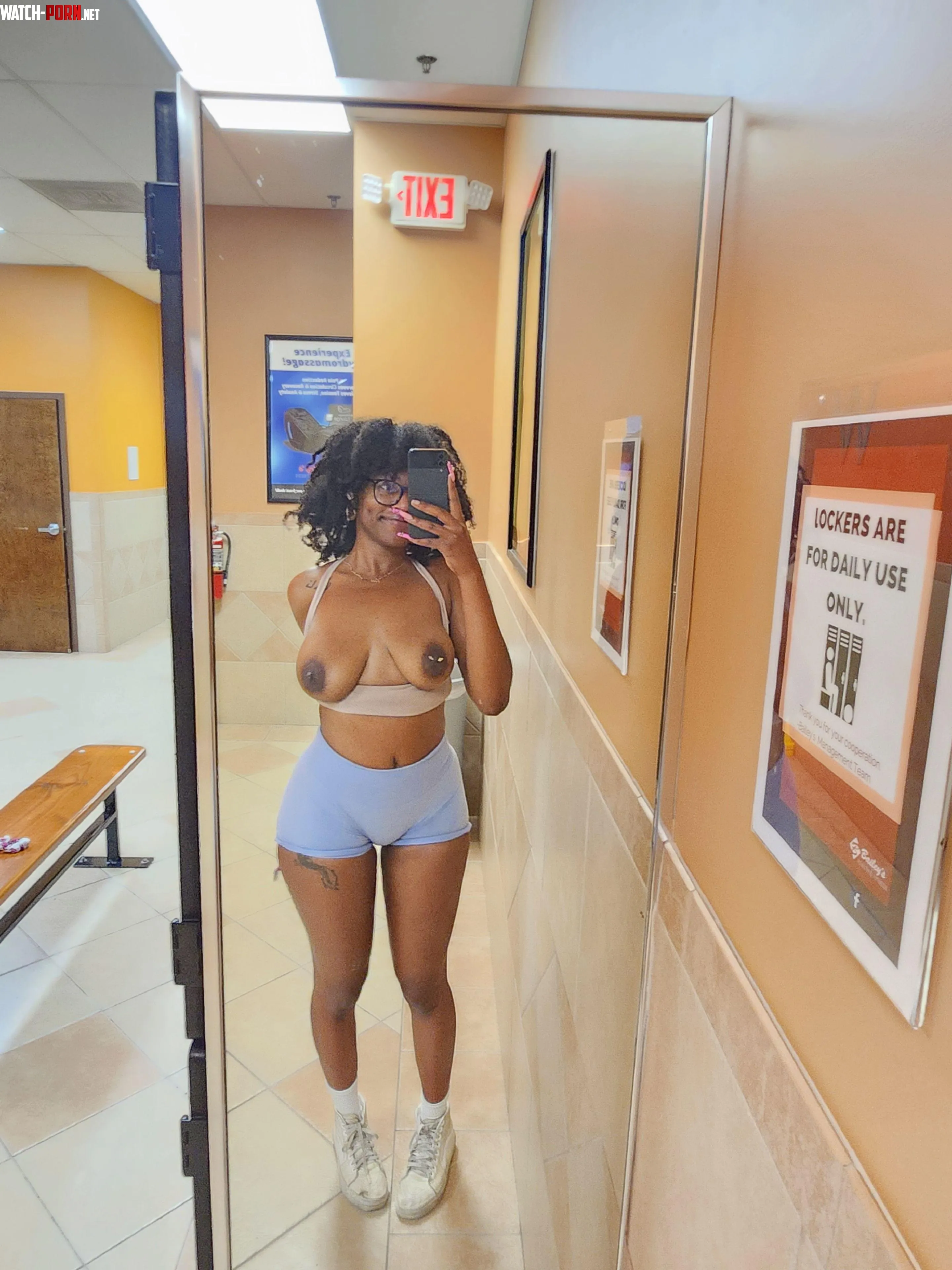 Let me show u what the guys outside the locker room don't see by honeyprincesss