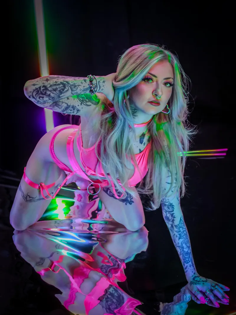 Thumbnail nicolexxxkitty: Illuminating the Darkness in Blonde Beauty