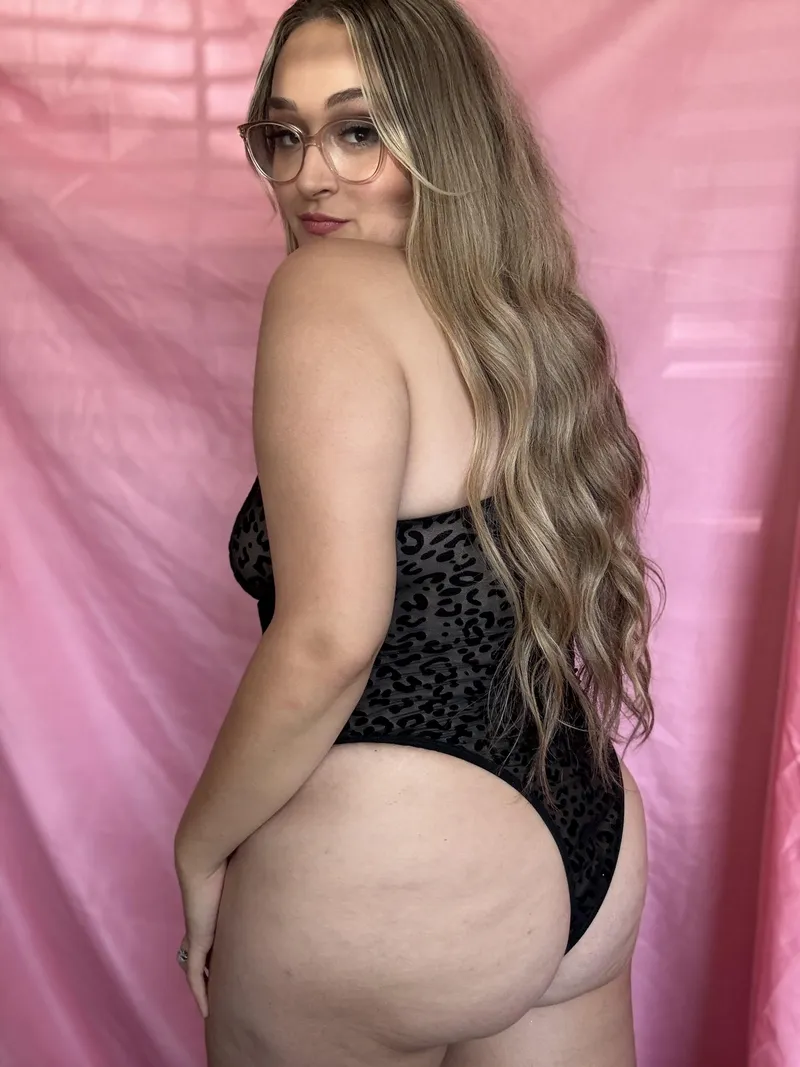 Thumbnail Combining Glasses and Booty for a Captivating View by milkyprincessmommy