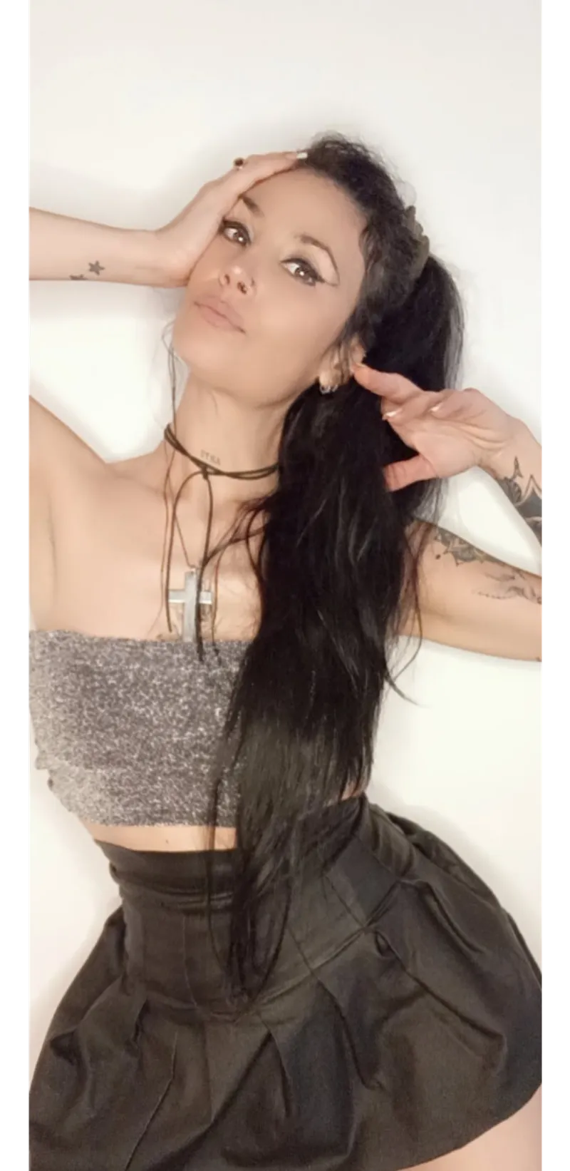 Thumbnail Vero_Isidori Asks: How's My Ponytail? Ponytails Unveiled