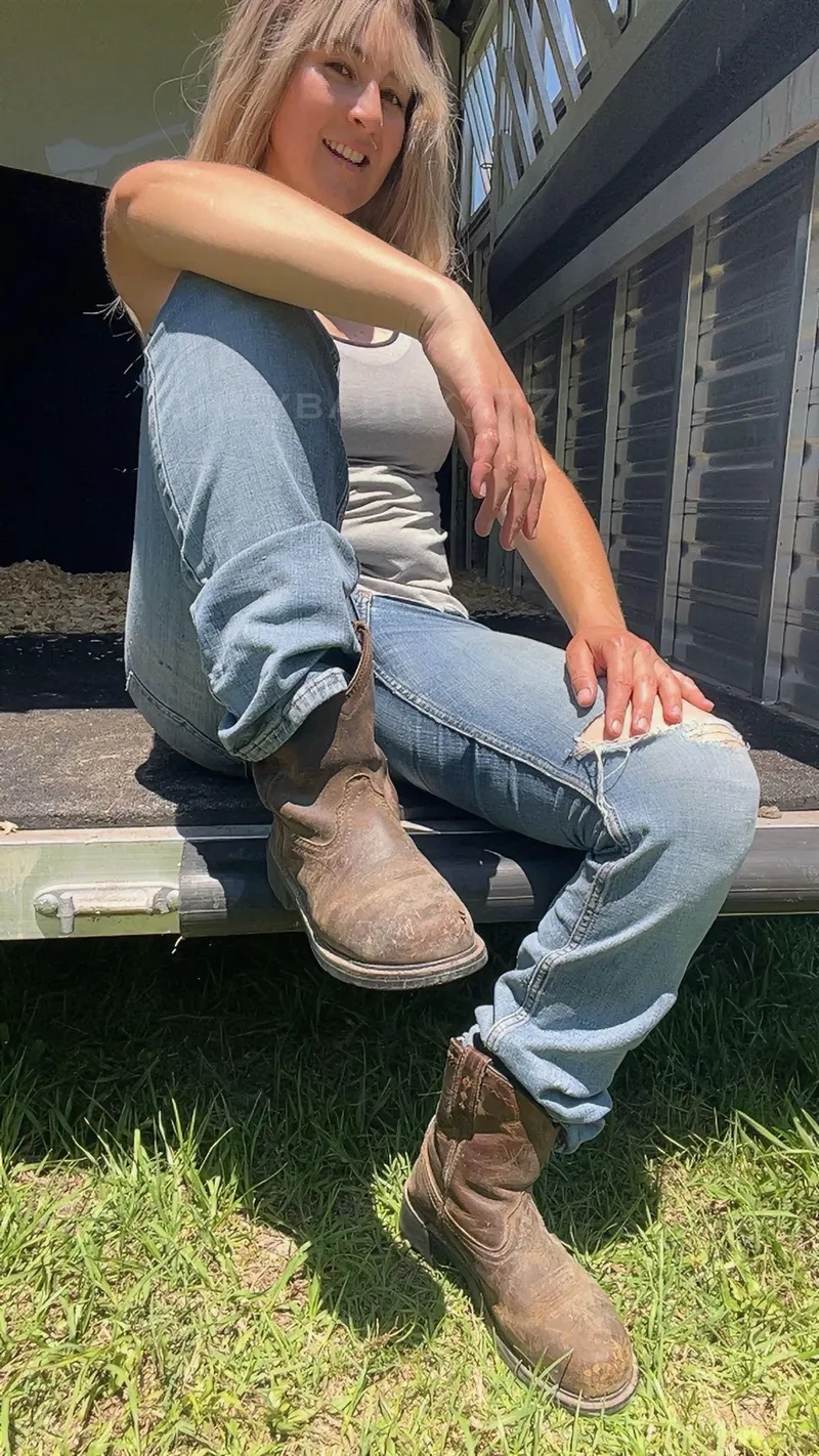 Thumbnail Ready to Work: Tales of a Country Girl by cheybabby_777