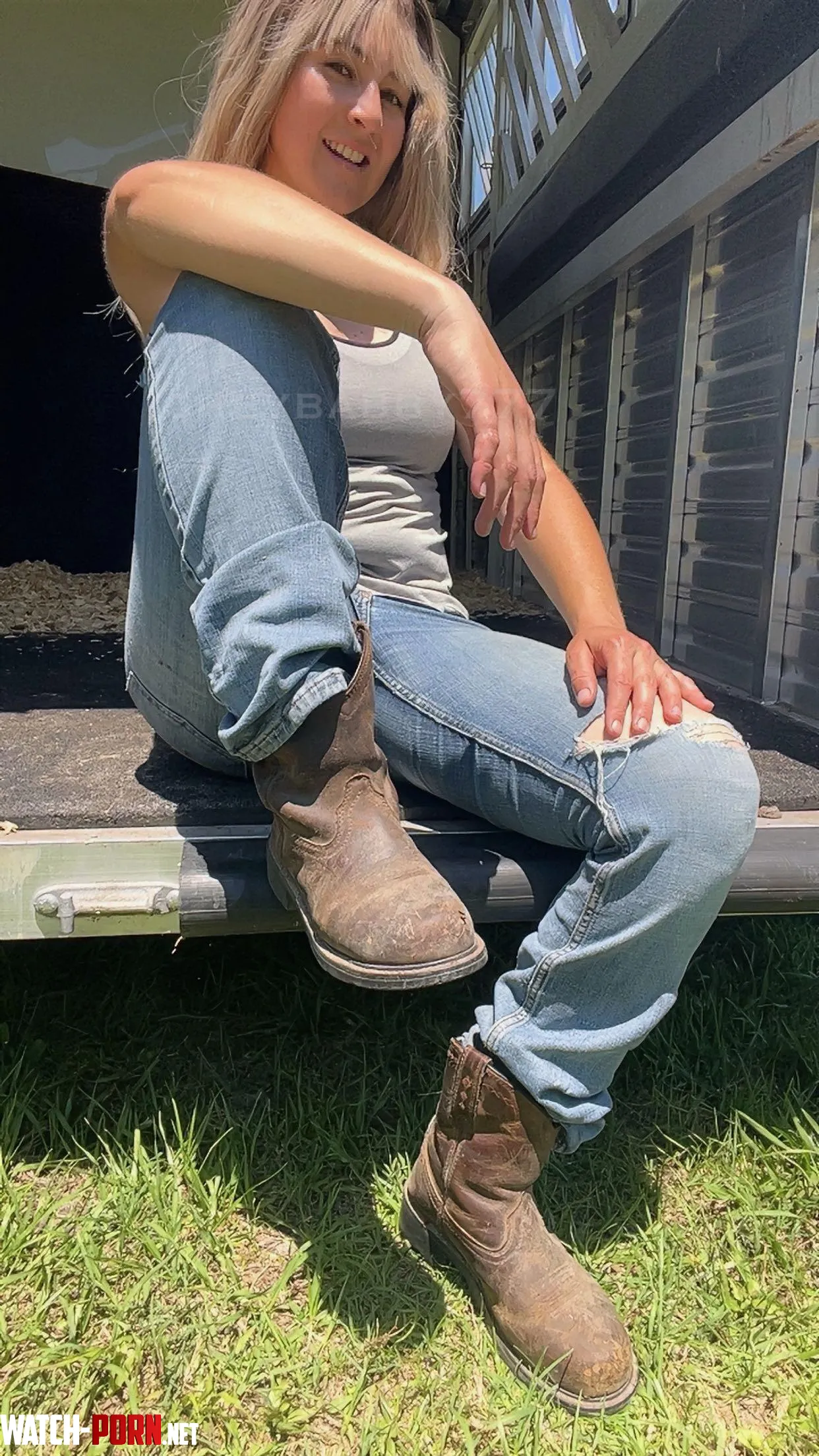 This country girl is ready to get to work by cheybabby_777