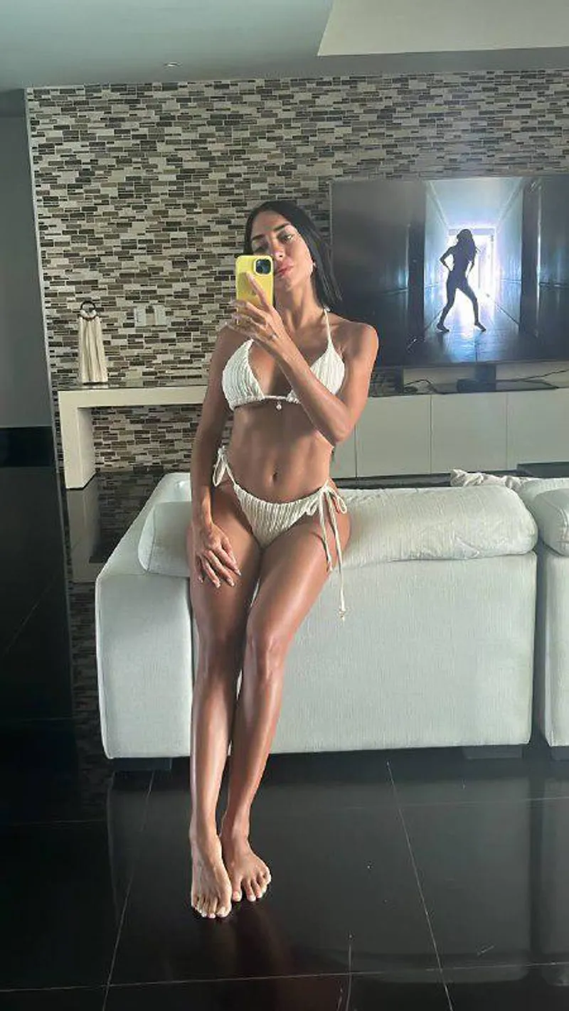 Thumbnail Seductive Invitation: Allure of Azuul520 in babesdirectory