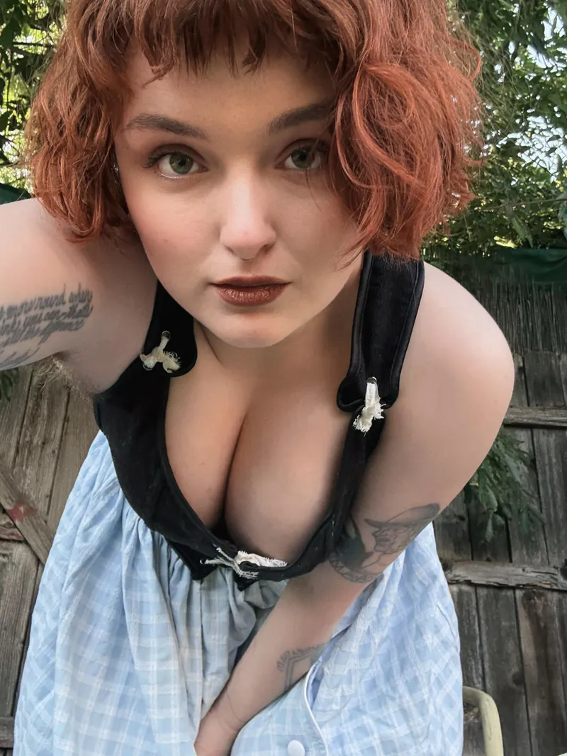 Thumbnail Rp-strange's Playful Greeting: Hi Cutie Pie! A Downblouse Story