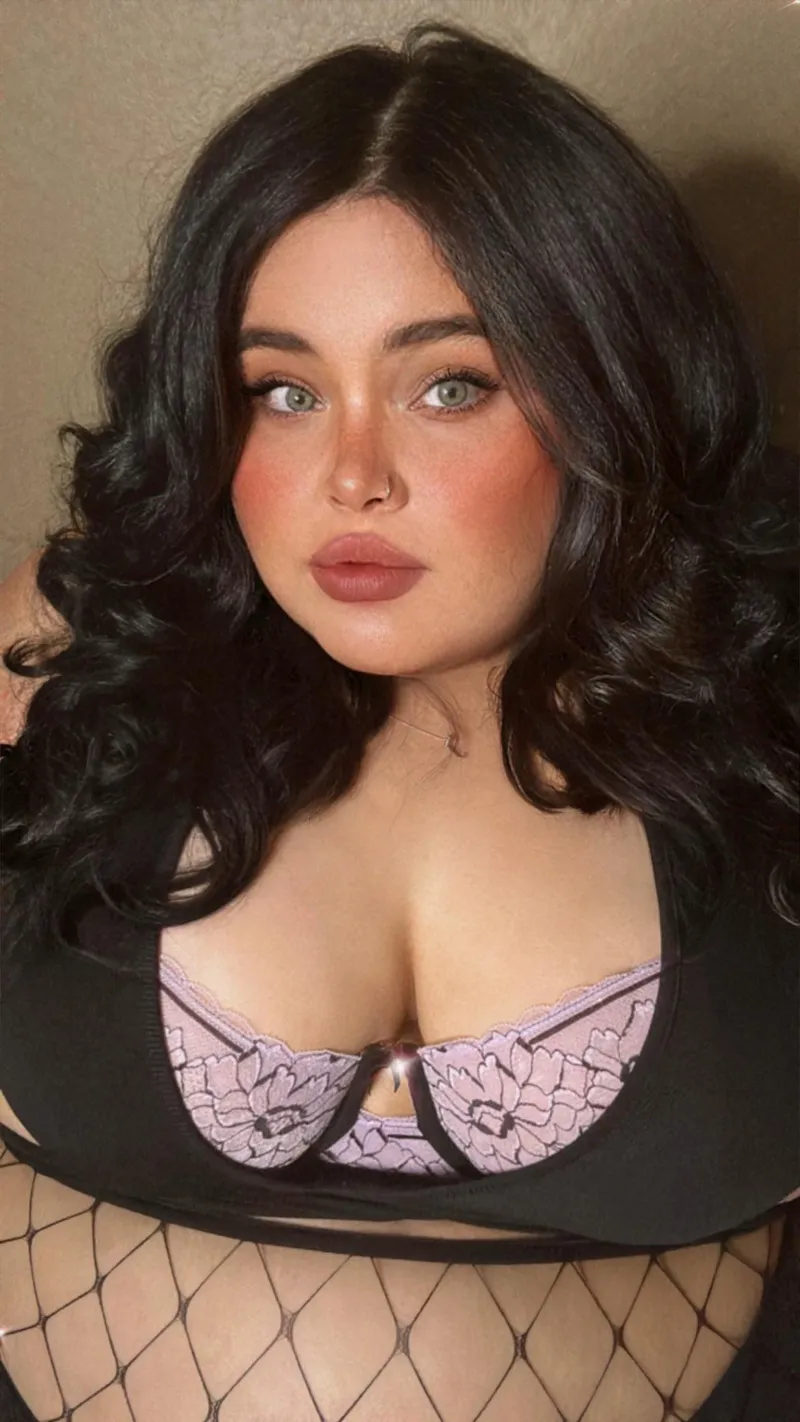 Thumbnail BBW: A Minimalist Hey from thisfatfox