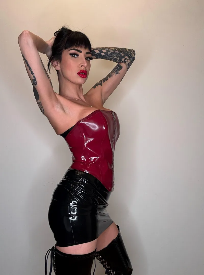 Thumbnail Latex Temptation: Explore Fetish Desires with Consistent_Annie175